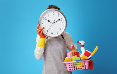 כמה מאוחר אנשים מתחילים לנקות את הבית לפסח?