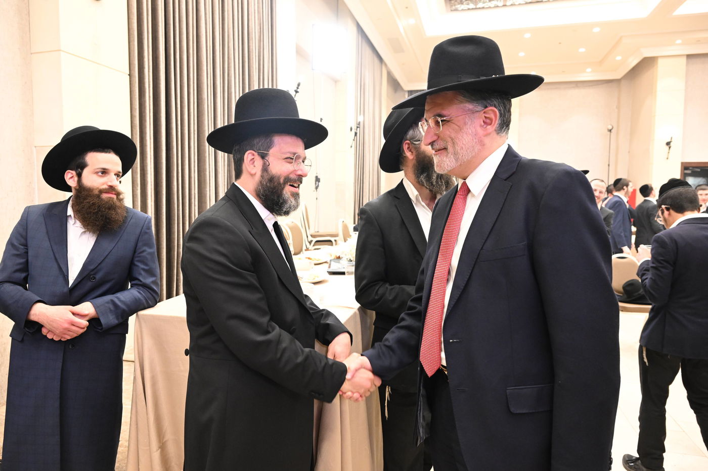 צפו: שמחת חתונת נינת מרן הגר"ח קנייבסקי זצ"ל