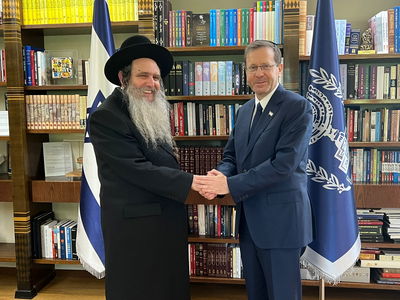 "מודה לה' שהכרתי אותך": הרב ארוש נפגש עם הרצוג