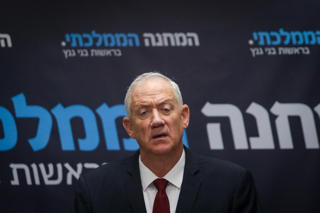 לפיד וגנץ: "חייבים לעצור את האסון, שופטים לא יהיו שפוטים"