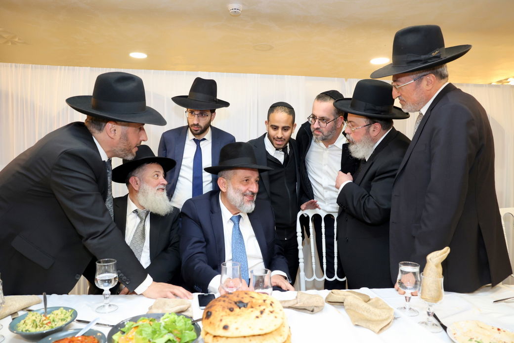 ראשי ישיבות ורבנים בחתונת בן הגר"ד אברהם | צפו