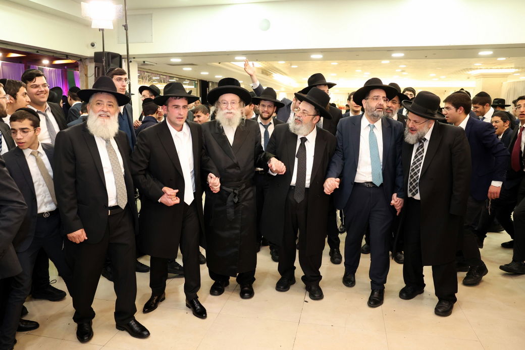 ראשי ישיבות ורבנים בחתונת בן הגר"ד אברהם | צפו