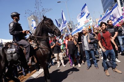כתב אישום: התיז גז מדמיע על מפגיני השמאל