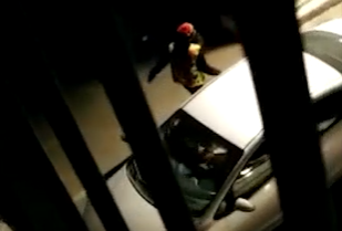 החשודים נמלטים מזירת הפשע