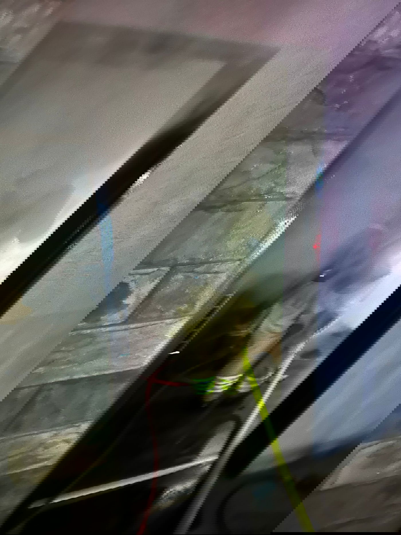 "נבדק חשד להצתה מכוונת": מכון יופי עלה הלילה באש