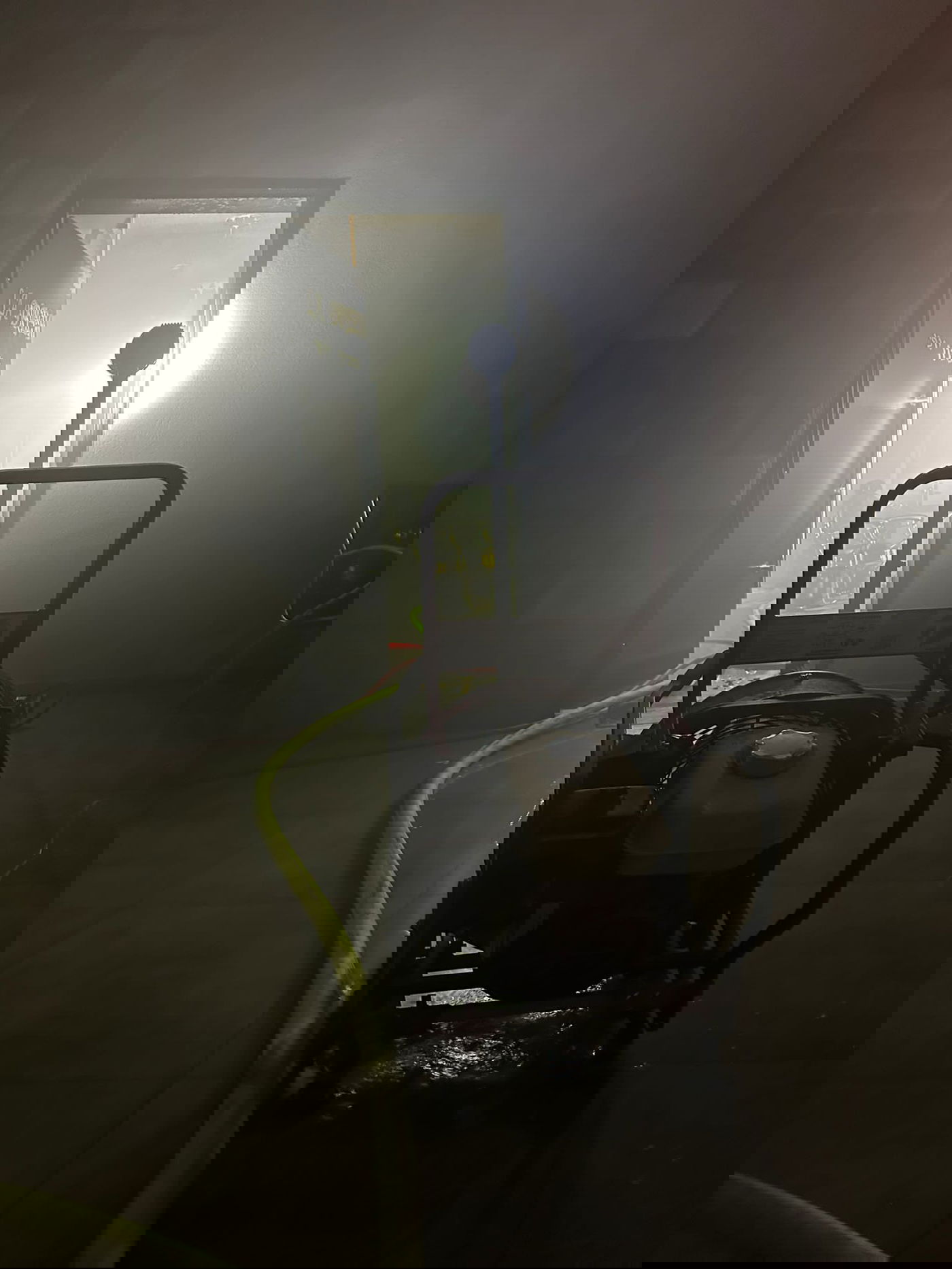 "נבדק חשד להצתה מכוונת": מכון יופי עלה הלילה באש