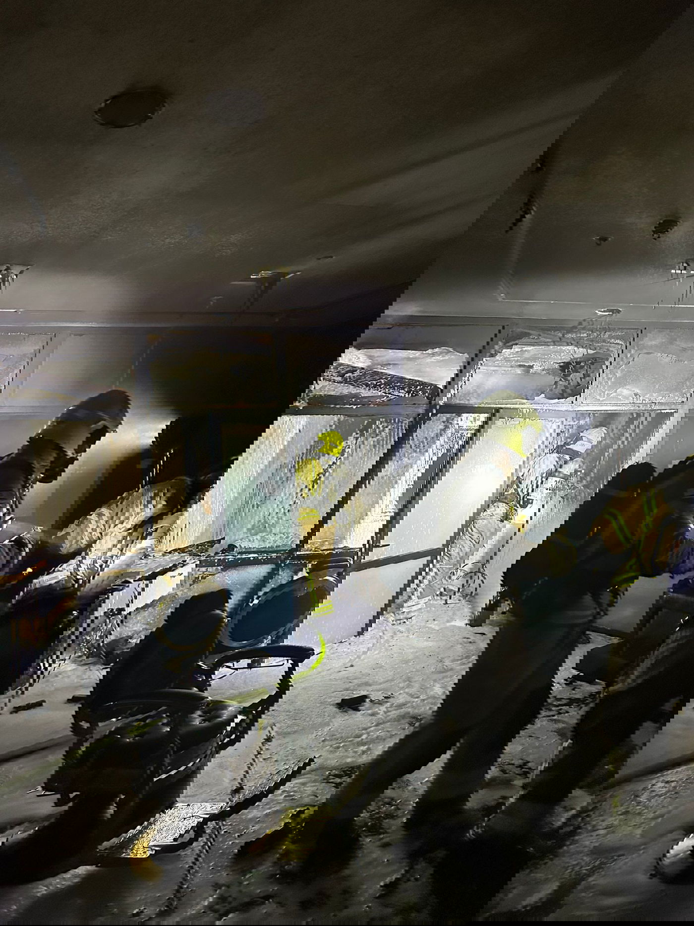 "נבדק חשד להצתה מכוונת": מכון יופי עלה הלילה באש