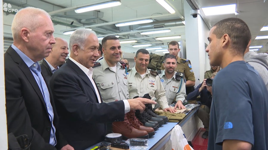 נתניהו וגלנט עם המתגייסים