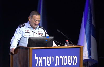 המפכ"ל קובי שבתאי בטקס