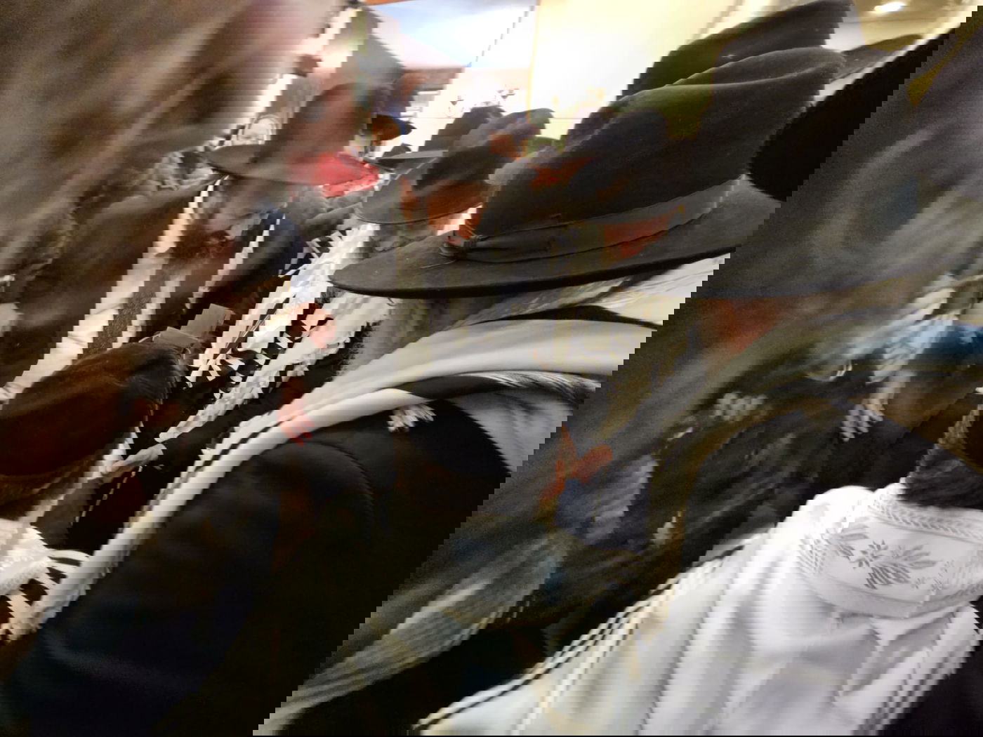 הברית של משפחת פאלי: הקהל געה בבכי בעת קריאת השם לתינוק • תיעוד מרטיט