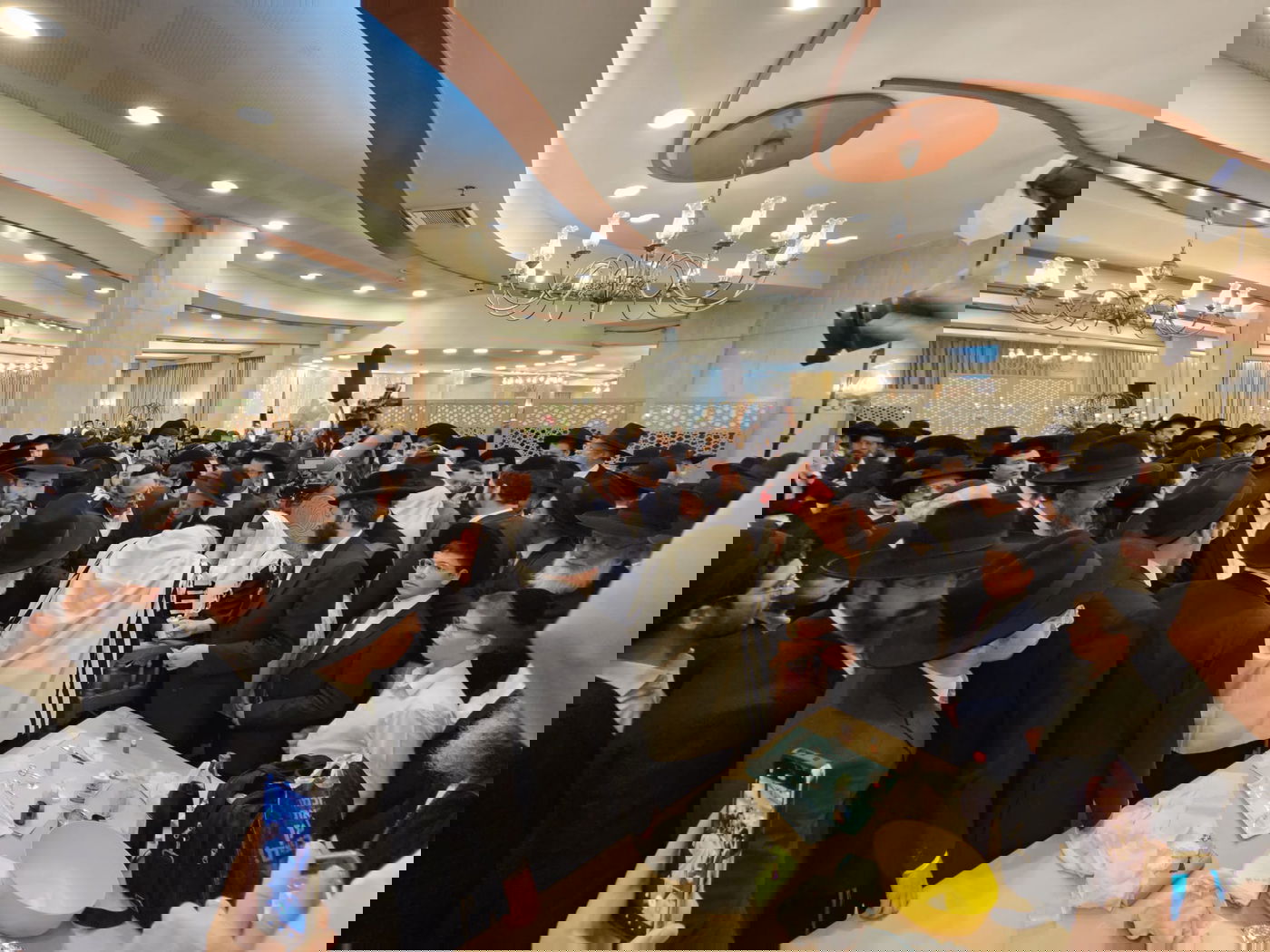 הברית של משפחת פאלי: הקהל געה בבכי בעת קריאת השם לתינוק • תיעוד מרטיט