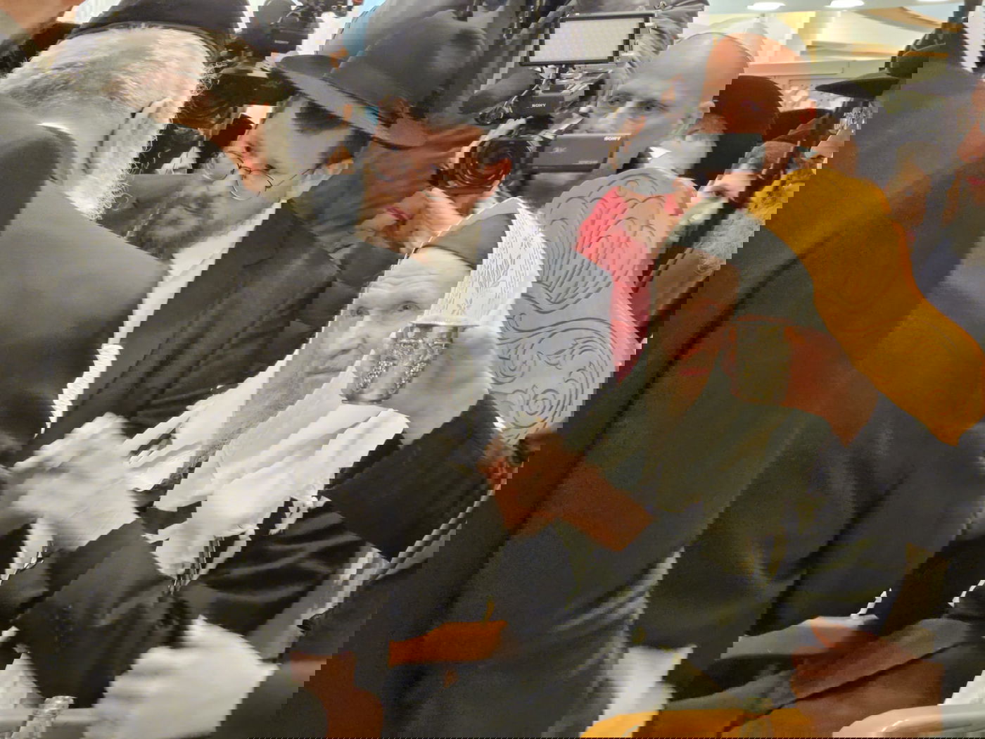 הברית של משפחת פאלי: הקהל געה בבכי בעת קריאת השם לתינוק • תיעוד מרטיט