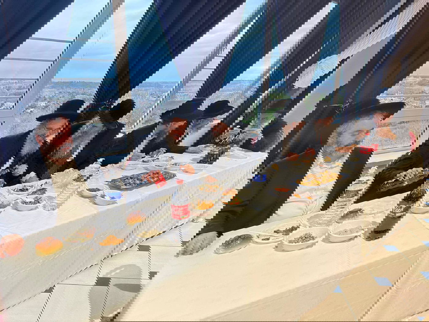  דמעות בעיניים: הישיבה המיתולוגית של פריז עזבה ועברה למקום מרוחק; "לא היה אפשר עם בעיות הצניעות"