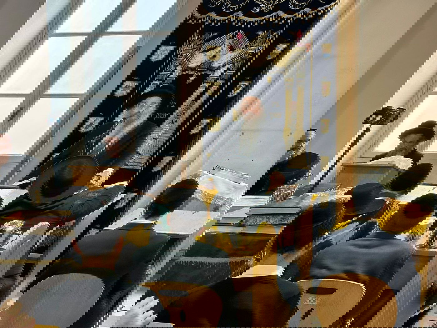  דמעות בעיניים: הישיבה המיתולוגית של פריז עזבה ועברה למקום מרוחק; "לא היה אפשר עם בעיות הצניעות"