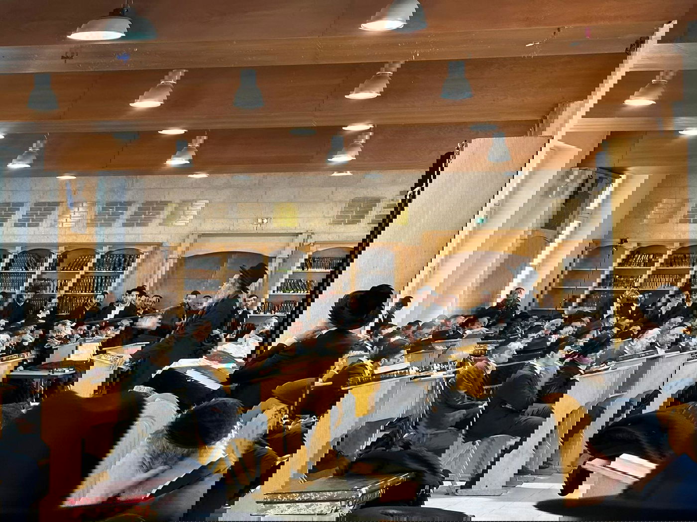  דמעות בעיניים: הישיבה המיתולוגית של פריז עזבה ועברה למקום מרוחק; "לא היה אפשר עם בעיות הצניעות"