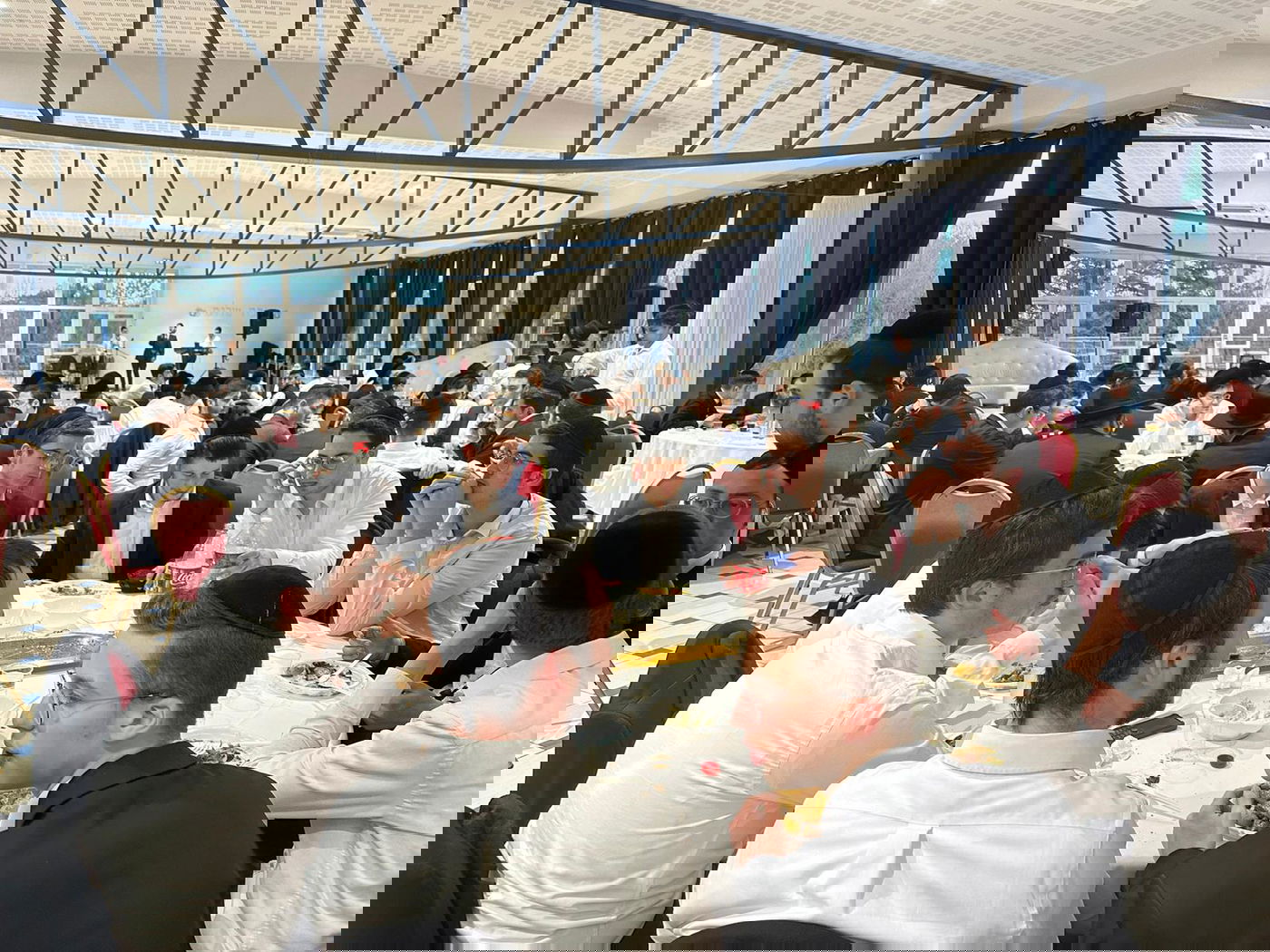  דמעות בעיניים: הישיבה המיתולוגית של פריז עזבה ועברה למקום מרוחק; "לא היה אפשר עם בעיות הצניעות"