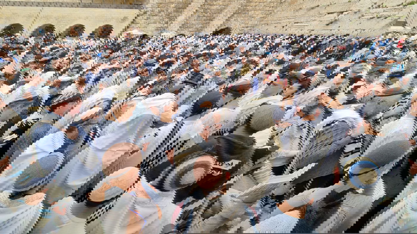 מרבים אחדות: תפילת ראש חודש לעילוי נשמת האחים יניב הי"ד