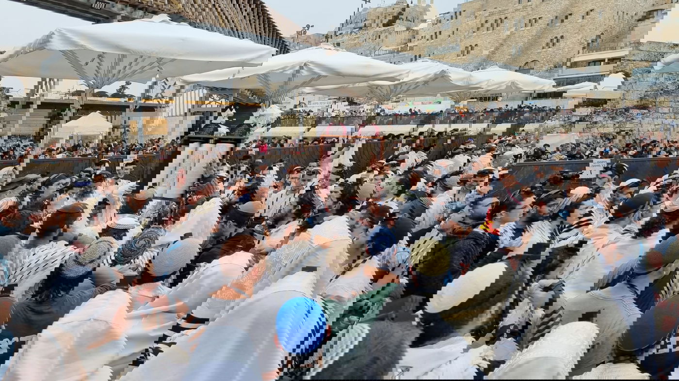 מרבים אחדות: תפילת ראש חודש לעילוי נשמת האחים יניב הי"ד