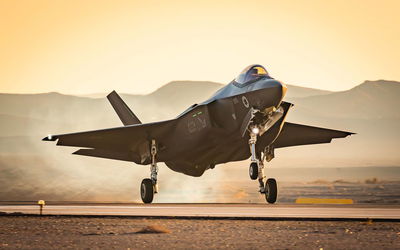 טייס קרב מסביר: מדוע הטייסים רק 'מקפיאים' את שירותם?