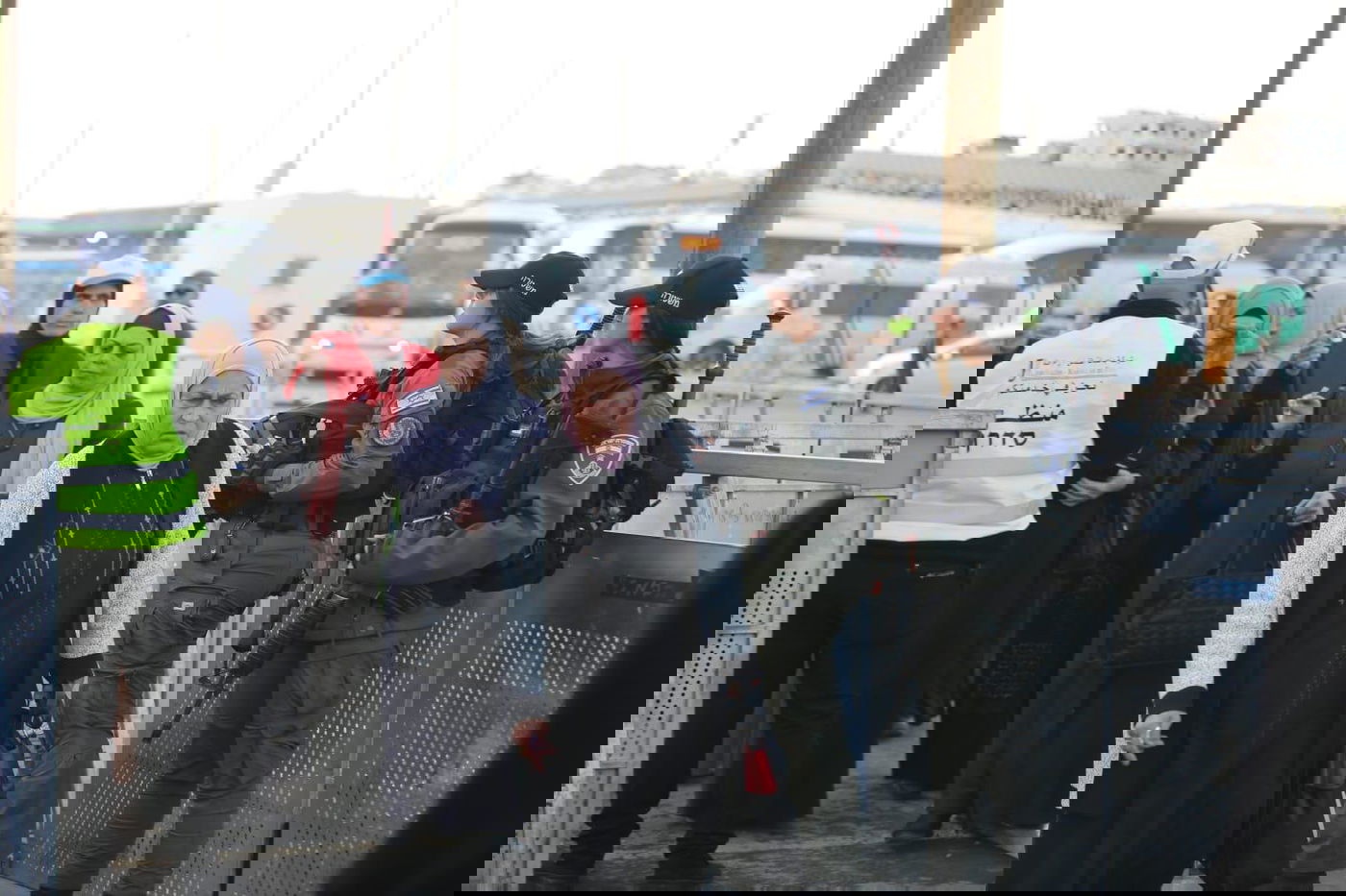 בהילוך מהיר: תיעוד מהמזל"ט המשטרתי מההמונים בהר הבית