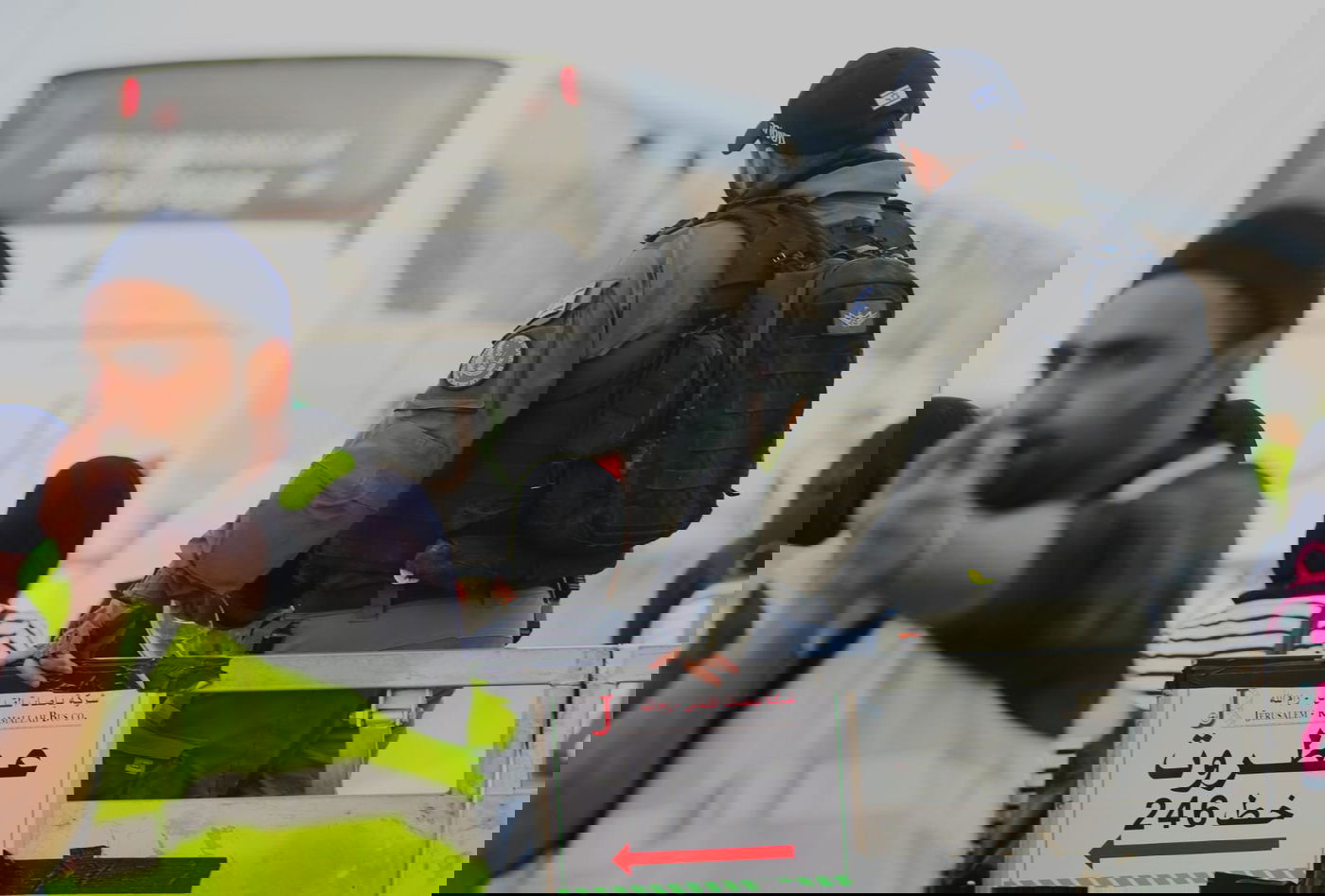 בהילוך מהיר: תיעוד מהמזל"ט המשטרתי מההמונים בהר הבית