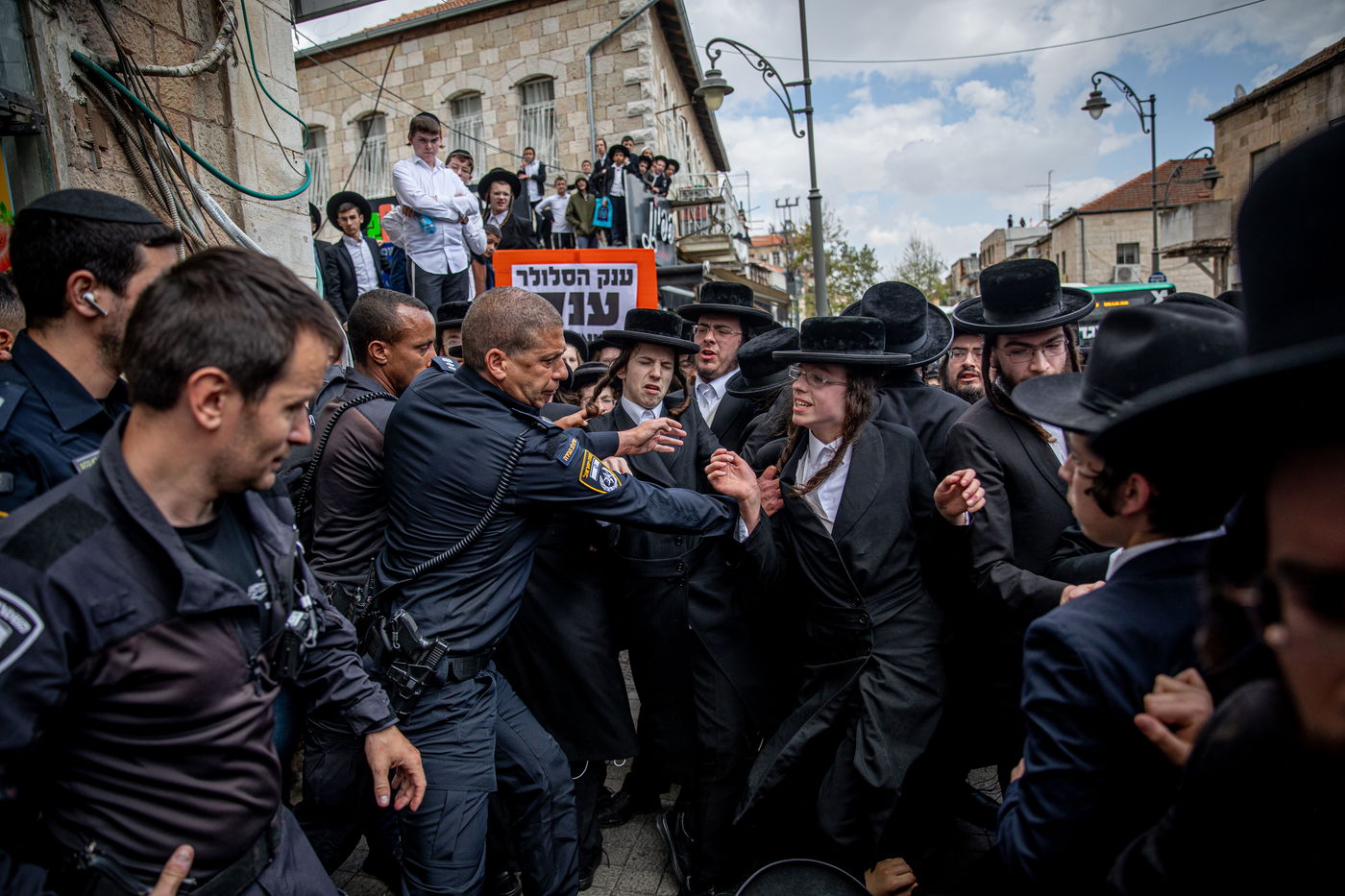 תיעוד ממחאת הענק נגד חנות הסלולר: כאלף מפגינים מחו