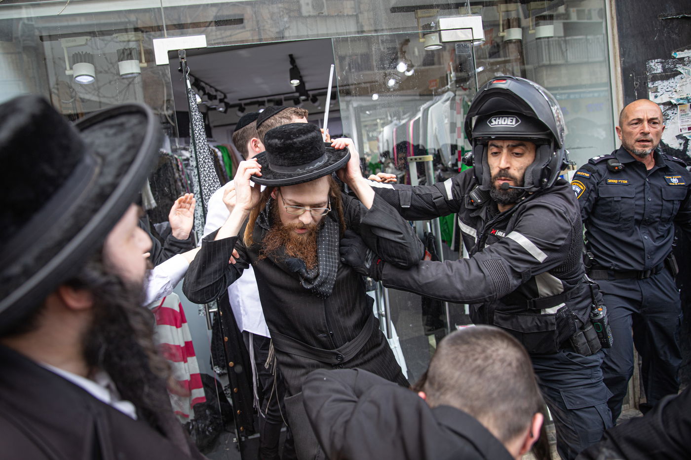 תיעוד ממחאת הענק נגד חנות הסלולר: כאלף מפגינים מחו