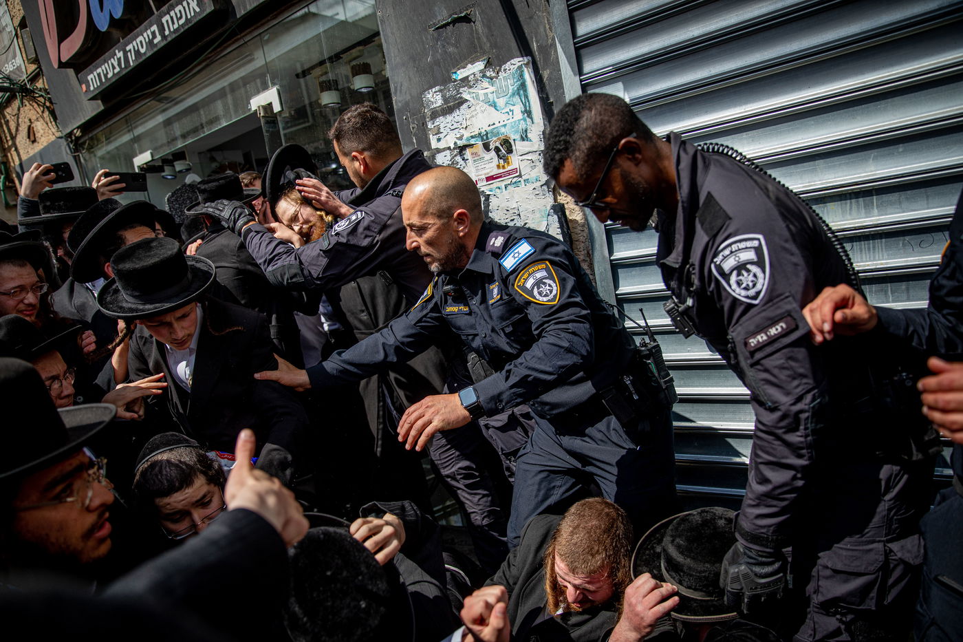 תיעוד ממחאת הענק נגד חנות הסלולר: כאלף מפגינים מחו
