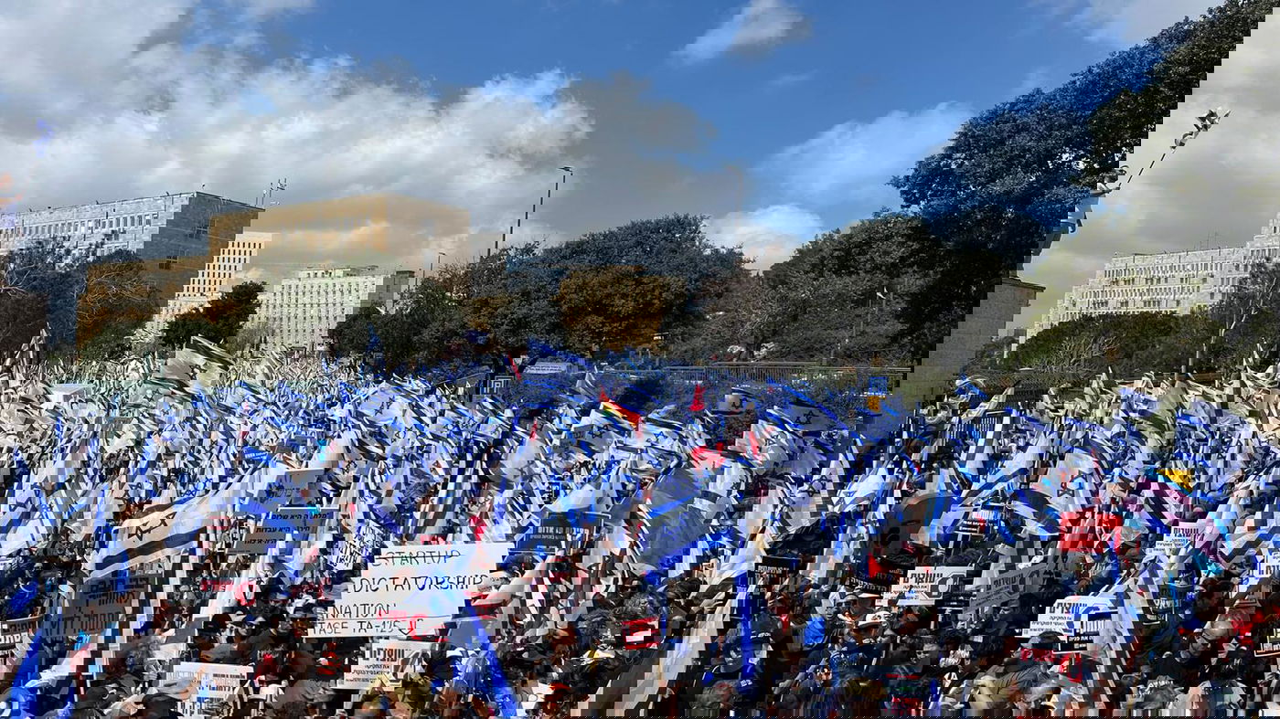 הימין יפגין מול השמאל בירושלים | עשרות אלפים מפגינים ליד הכנסת