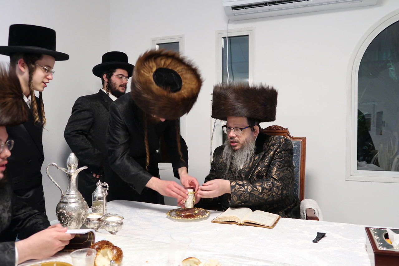 הרבי מבוסטון שבת עם בחורי החסידות בערד | תיעוד