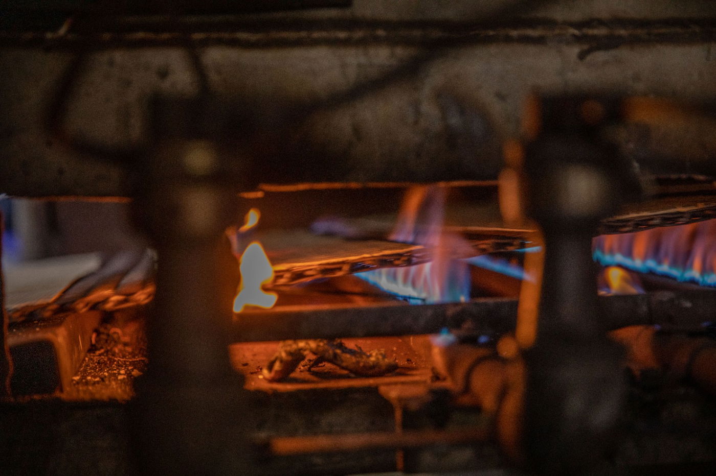 שלב אחר שלב: צלם 'כיכר' תיעד את שלבי הכנת מצות מכונה
