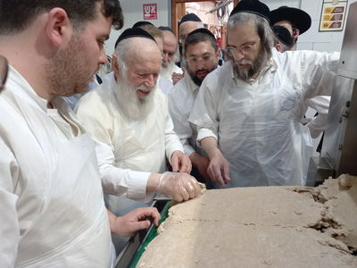 באפיית מצות