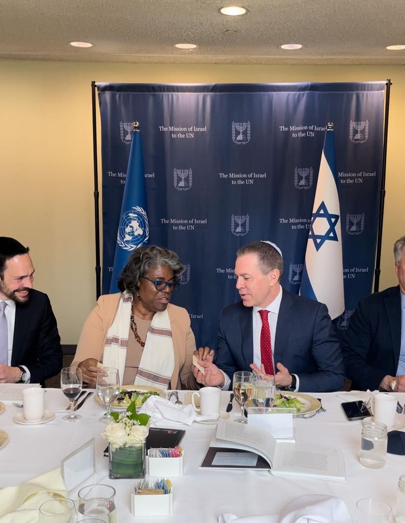 צפו בתיעוד: כששגרירת ארה"ב קראה את "הא לחמא עניא"