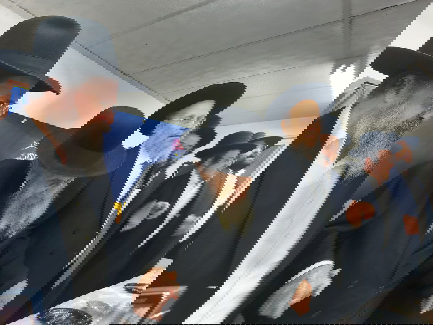 הגר"ד לנדו רקד במעמד פתיחת ישיבת בין הזמנים | תיעוד