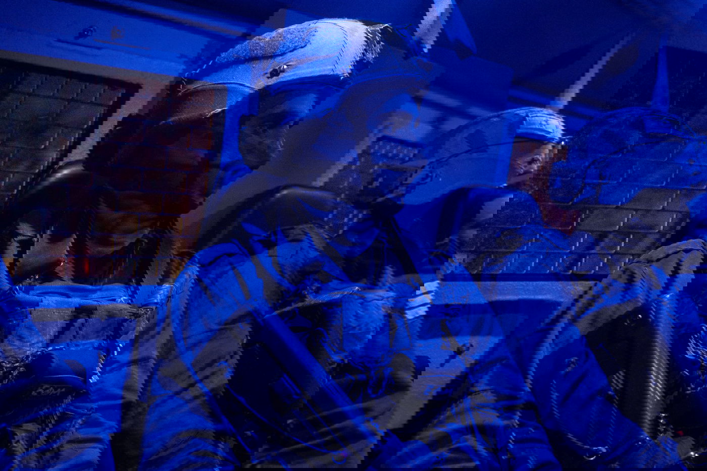 שישה מבוקשים נעצרו תוך ירי מסיבי; צפו בפעילות הצבאית