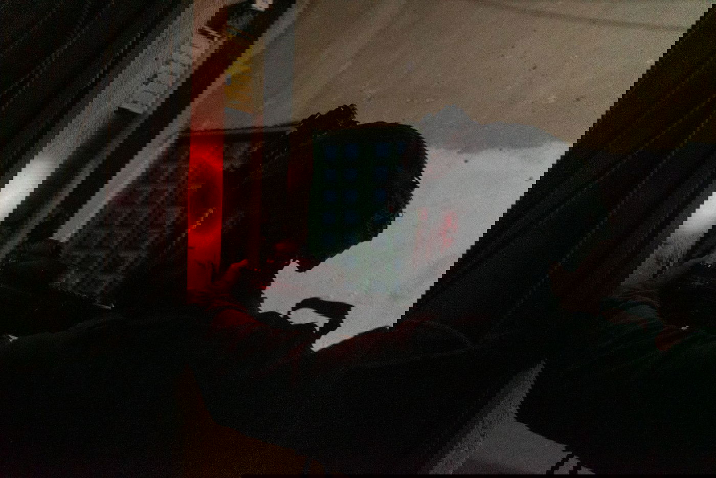 שישה מבוקשים נעצרו תוך ירי מסיבי; צפו בפעילות הצבאית