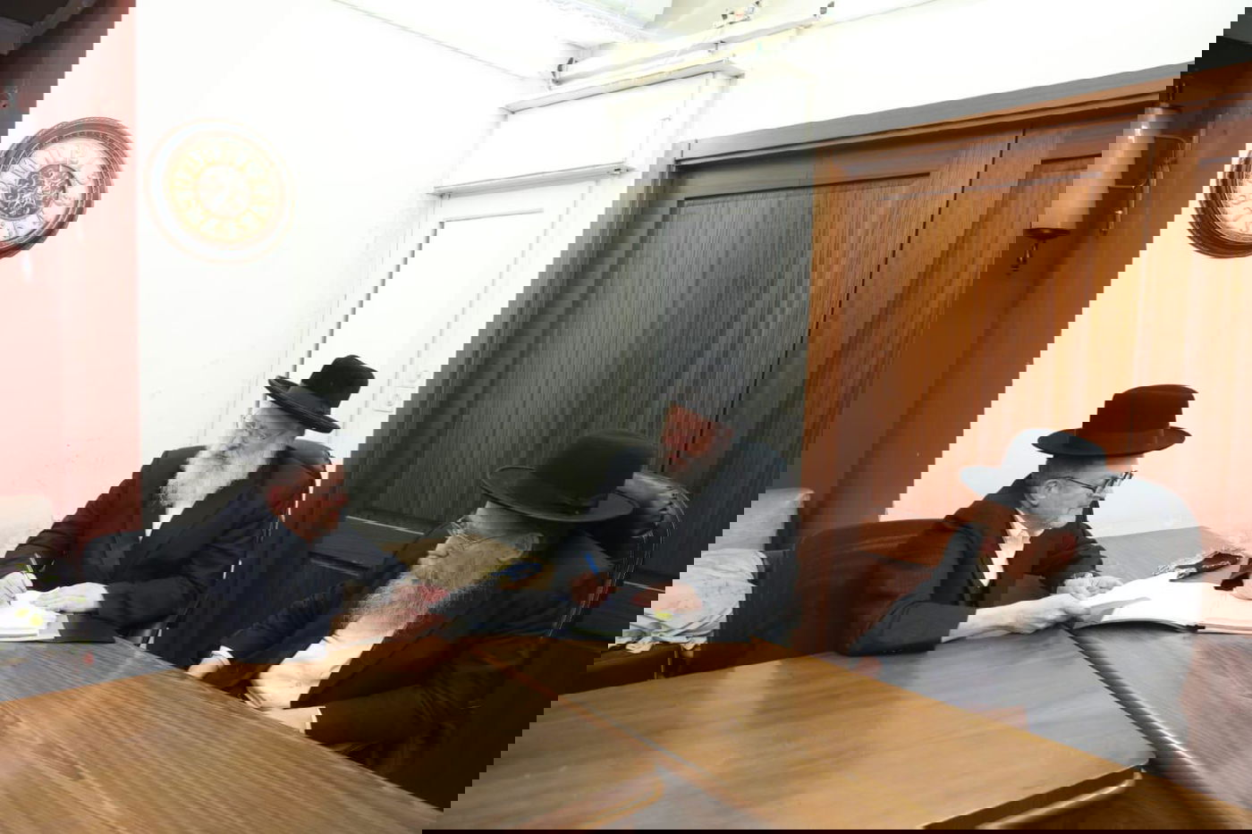 הרב שזירי במכירת חמץ