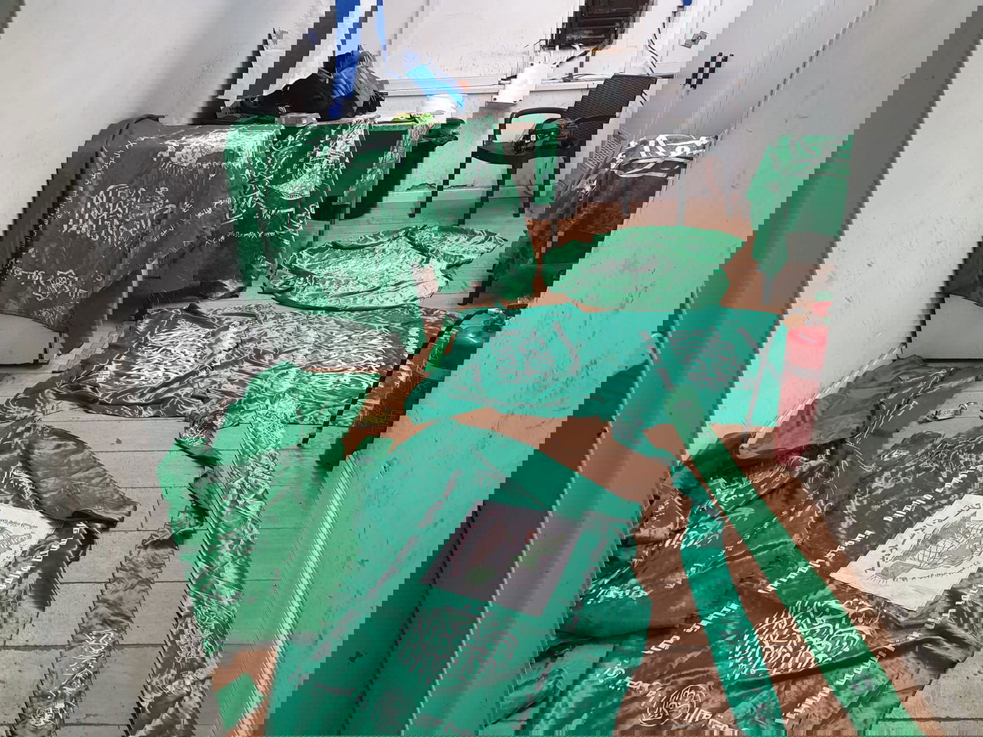 השוטרים עצרו חשודים שהניפו דגל של ארגון טרור בהר הבית