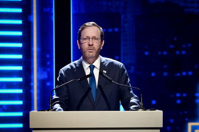 חומות החשדנות גבוהות / נשיא המדינה כותב על המו"מ