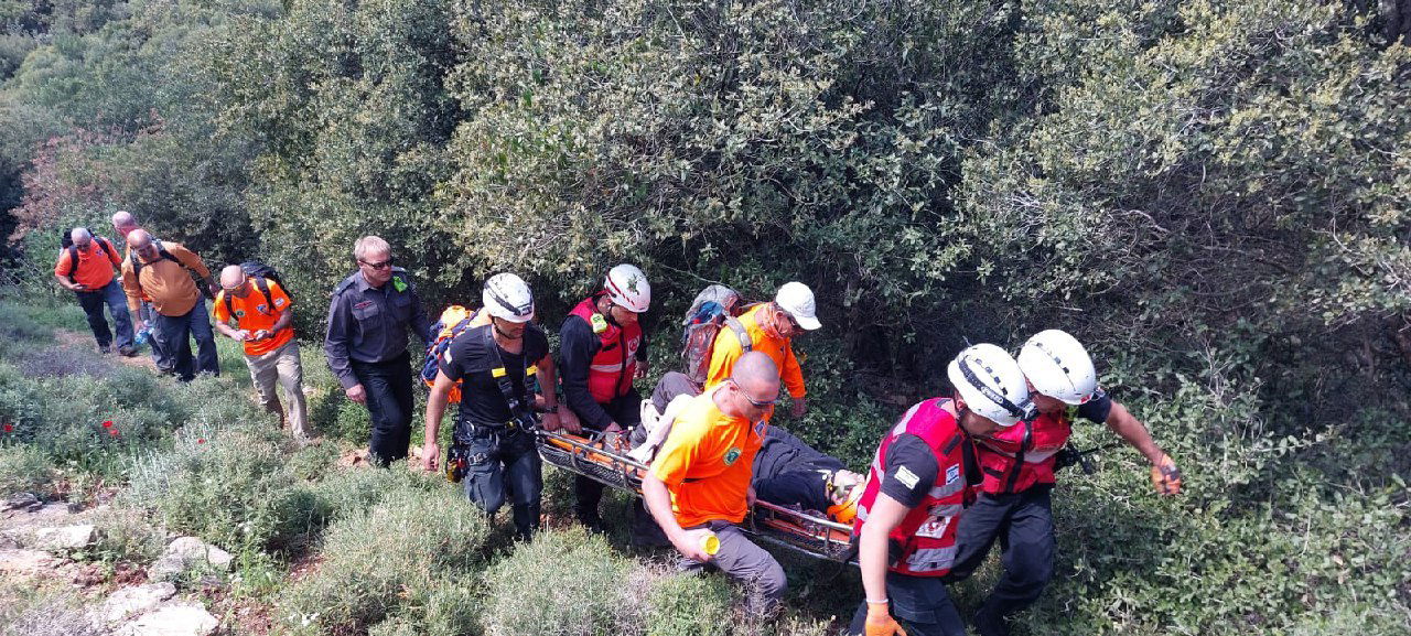 מטייל נפל ונחבל בנחל; המתנדבים חילצו אותו אחרי קיבוע