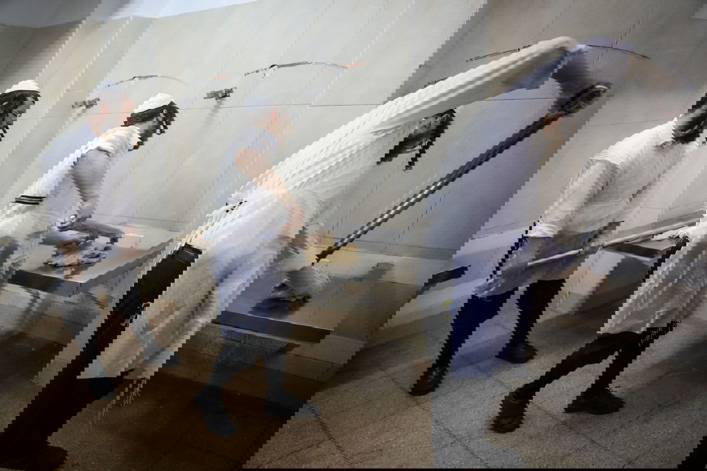 מצות, טחינת קמח, כביסות והגעלת כלים | תיעוד ממאה שערים