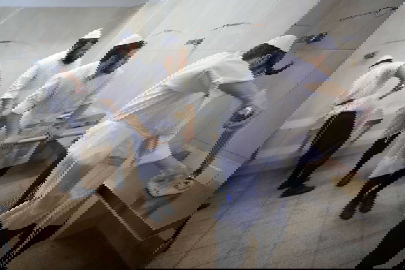 מצות, טחינת קמח, כביסות והגעלת כלים | תיעוד ממאה שערים