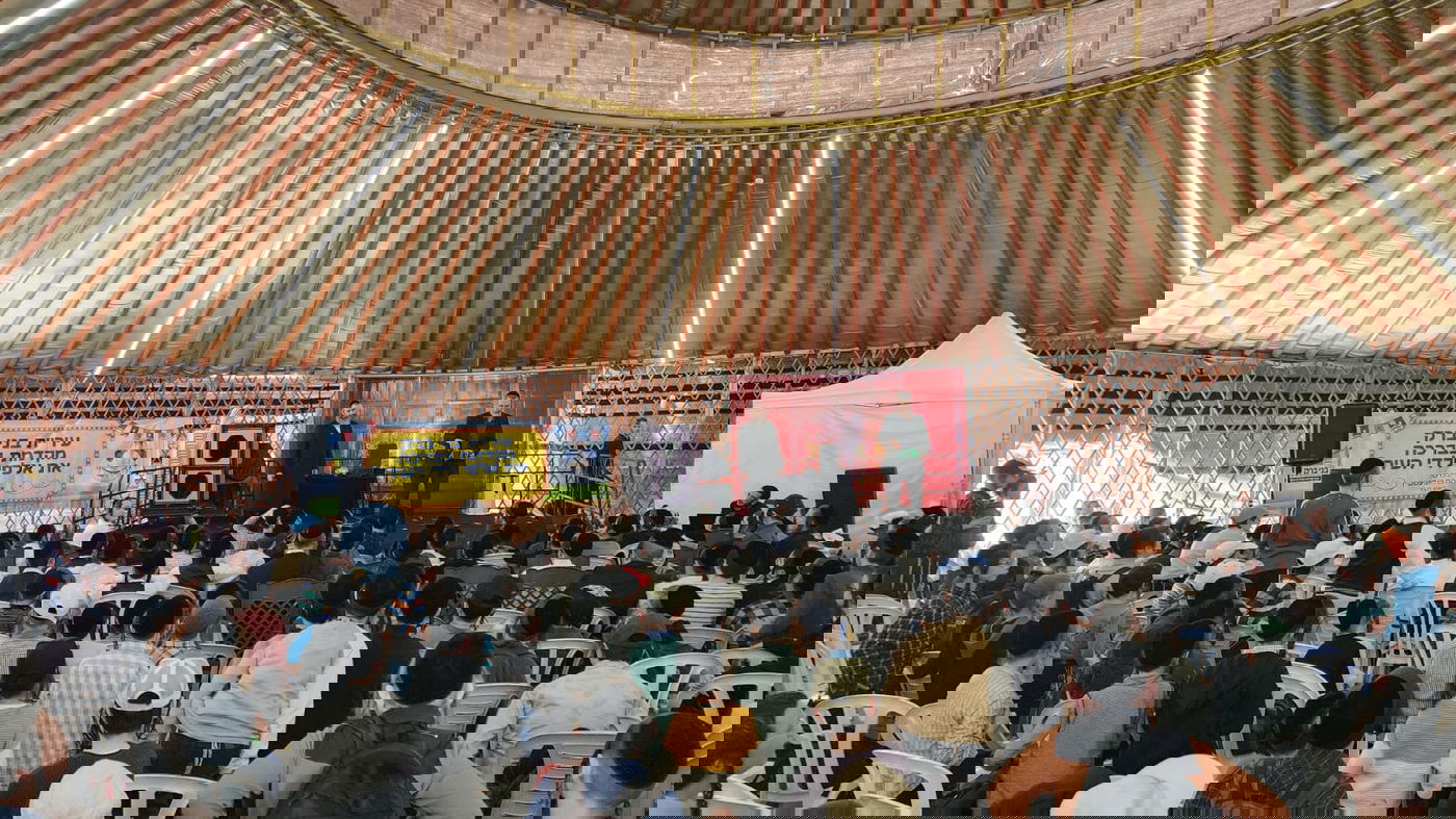 אילוזיני מופיע היום בבני ברק