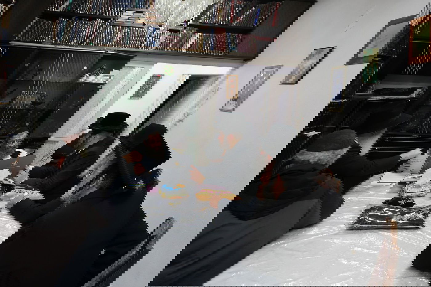 ראשי 'יד לאחים' שאבו חיזוק ועידוד רב בביקורם אצל רבני העיר