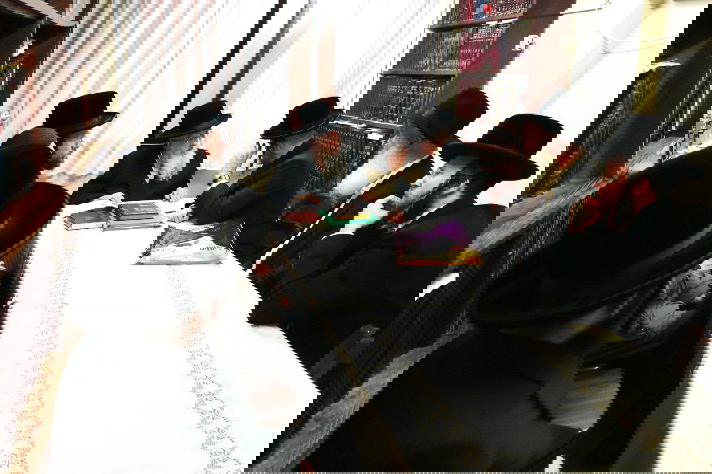 ראשי 'יד לאחים' שאבו חיזוק ועידוד רב בביקורם אצל רבני העיר