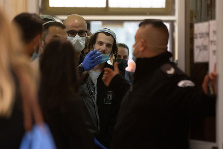 רפאל מוריס בבית המשפט, לפני כשנה