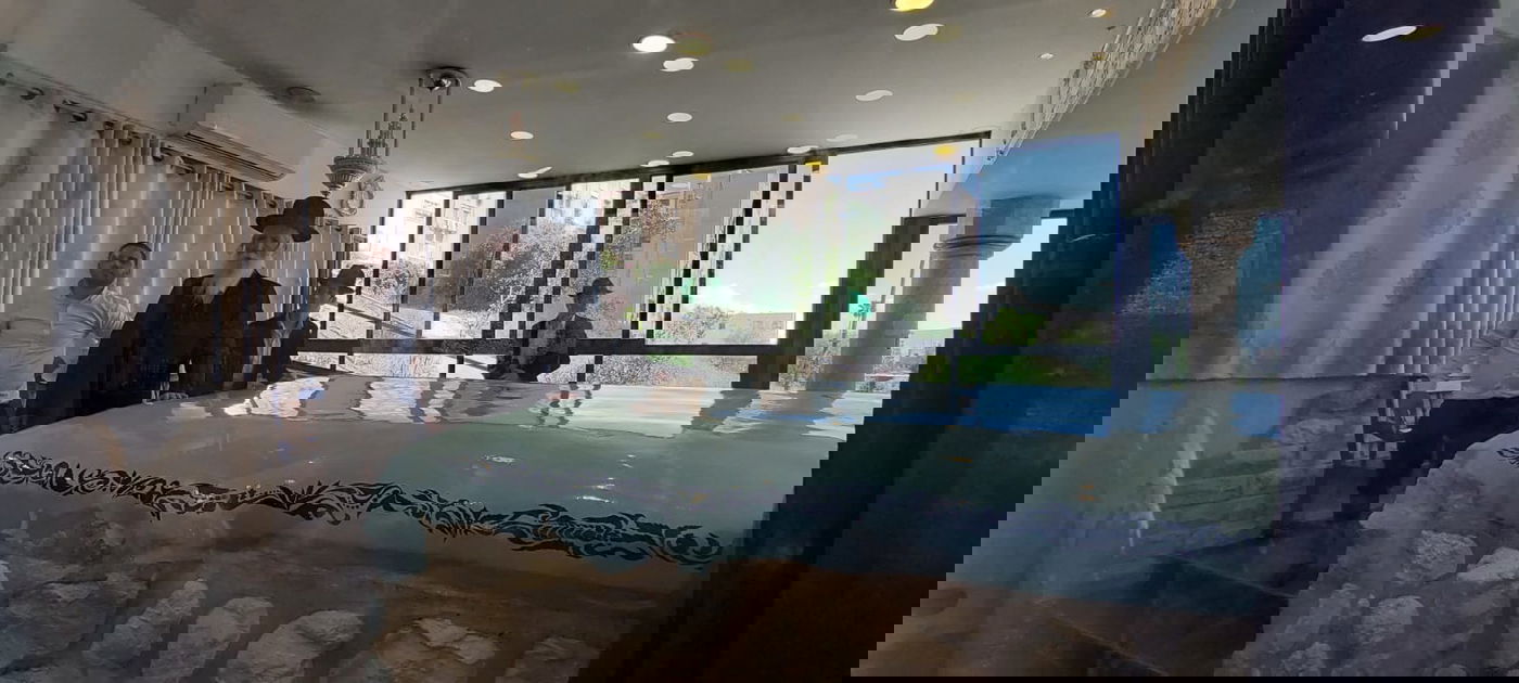 הגאון רבי יצחק דוד גרוסמן מעטיר בתפילה ב"קברי האמוראים תלמידי רב" בערב שבת הגדול תשפ"ג