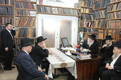 החמץ של עיריית בני ברק נמכר אצל רבני העיר | תיעוד