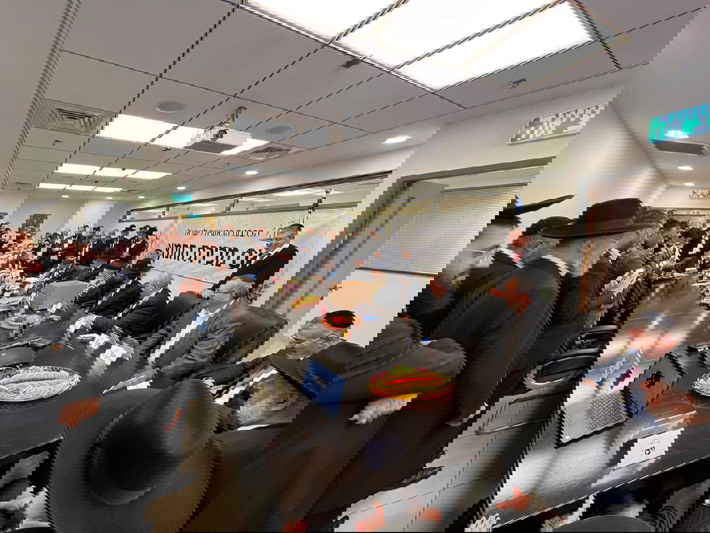 כמידי שנה: הרבנים הראשיים לישראל מכרו את החמץ של המדינה לג'אבר חוסיין 