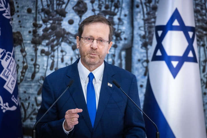 כותב השורות. הנשיא יצחק הרצוג